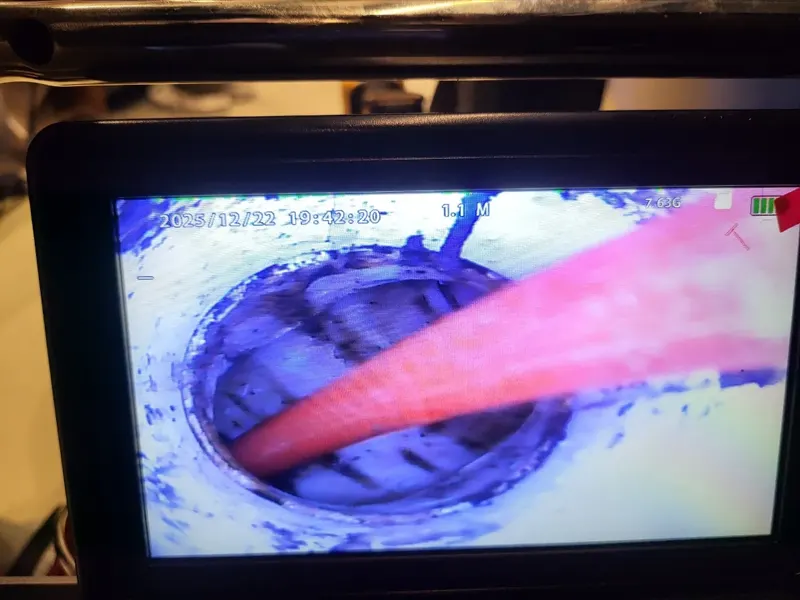 목포 스프링 장비가 관 안으로 들어간 내시경 화면
